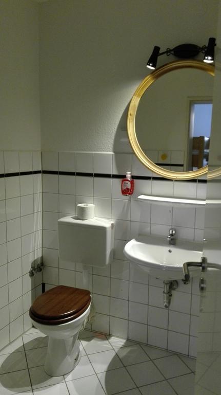 המבורג Alm Hostel חדר תמונה