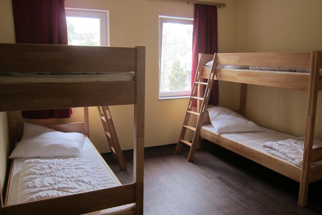 המבורג Alm Hostel חדר תמונה