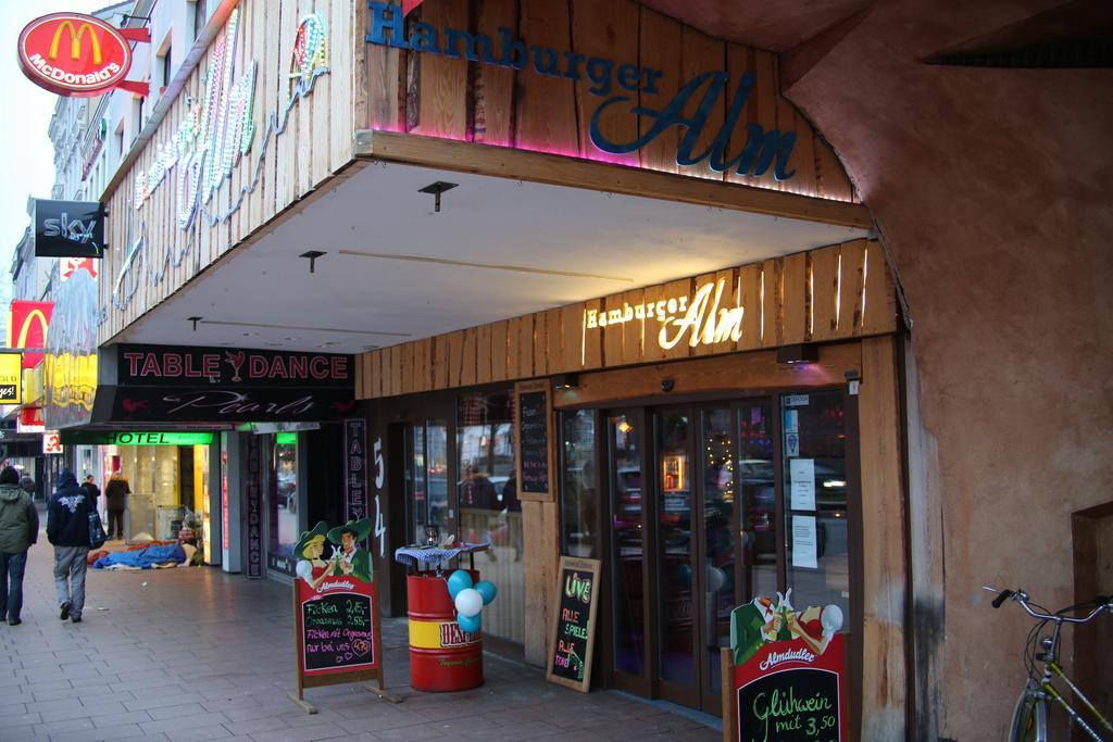 המבורג Alm Hostel חדר תמונה