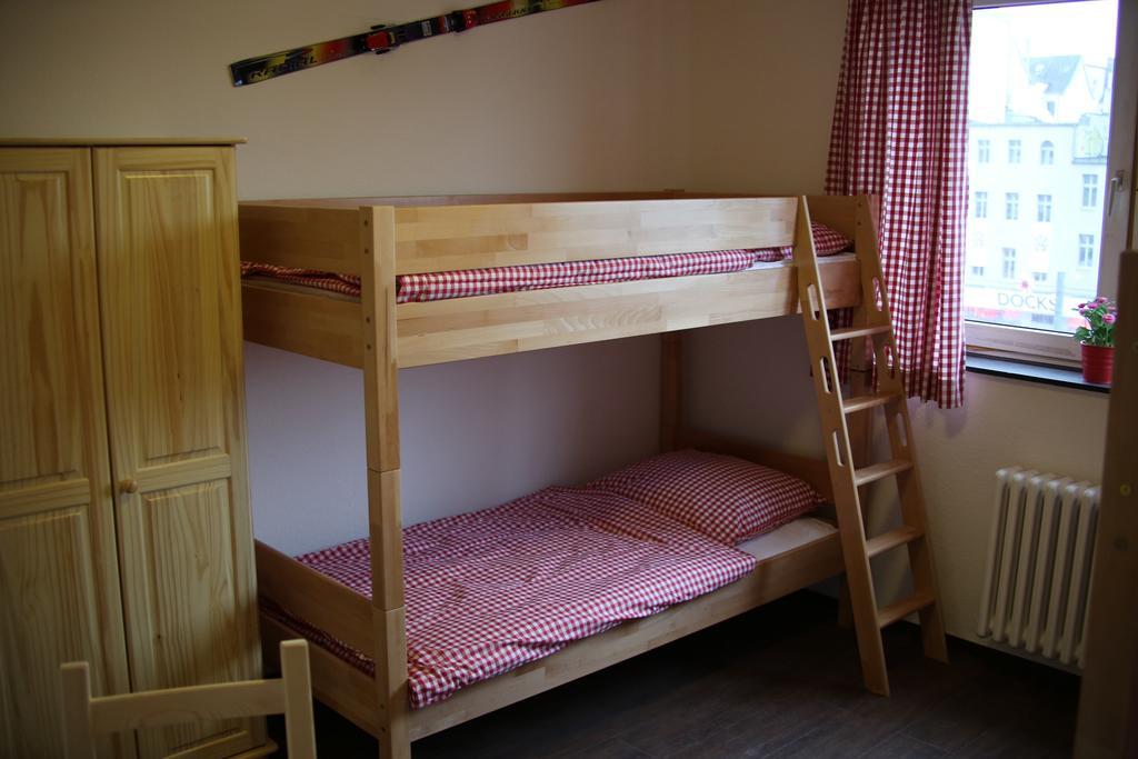 המבורג Alm Hostel חדר תמונה
